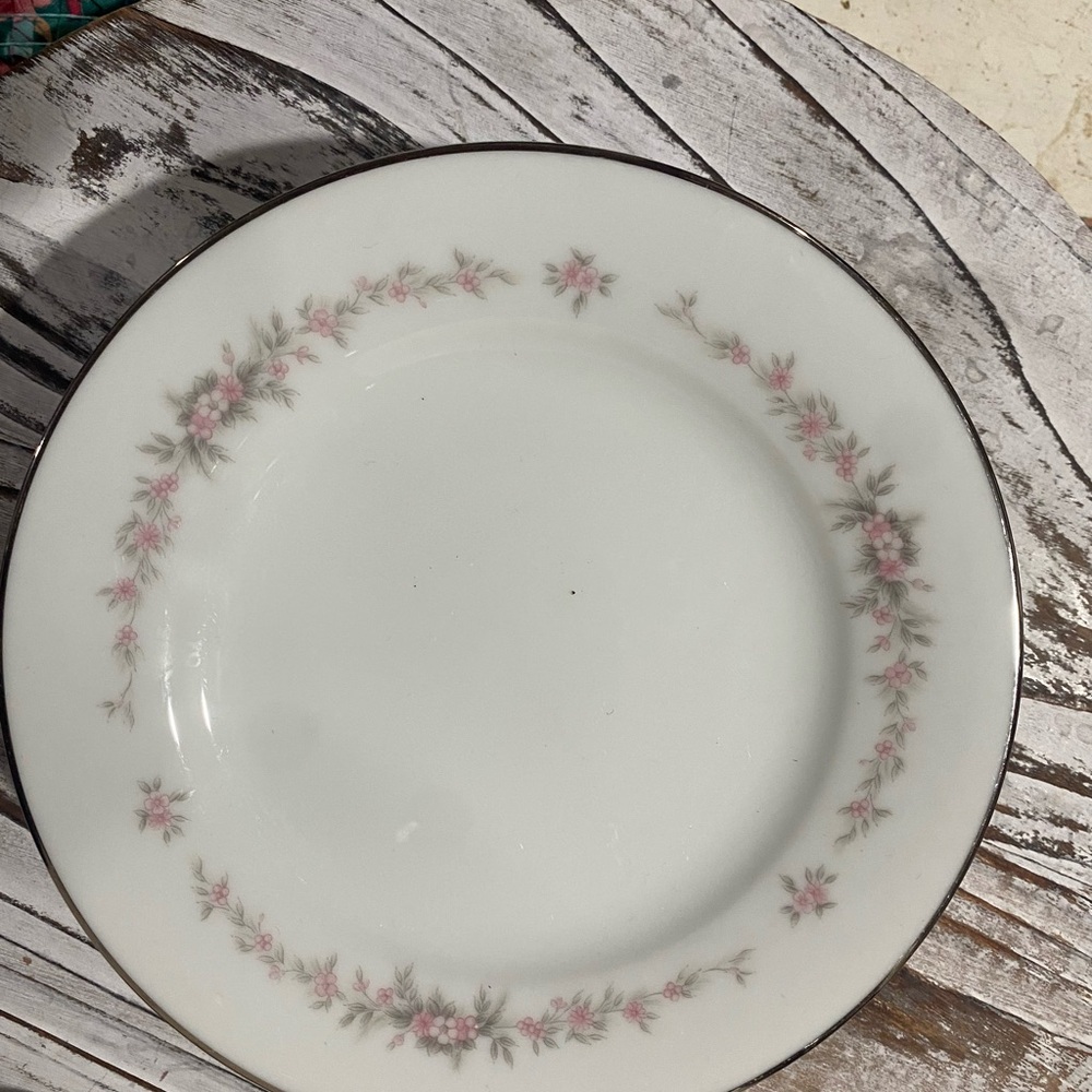 Elegant Floral 6.25”‎ Plates set of 4